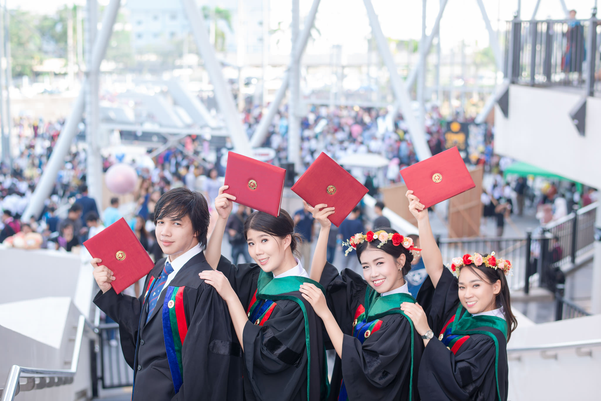 ถ่ายรูปรับปริญญามหาวิทยาลัยเทคโนโลยีมหานคร 12