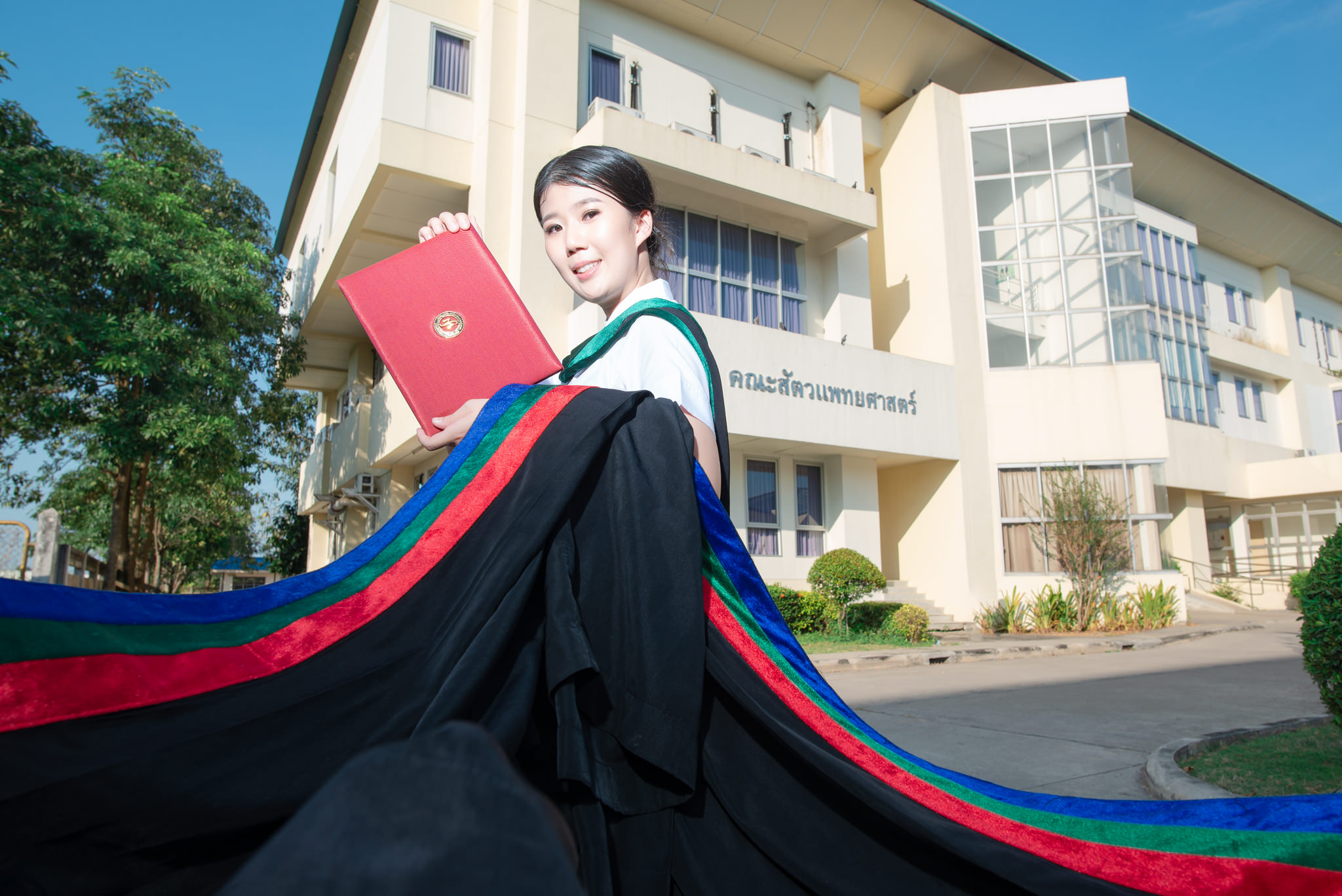 ถ่ายรูปรับปริญญามหาวิทยาลัยเทคโนโลยีมหานคร 14