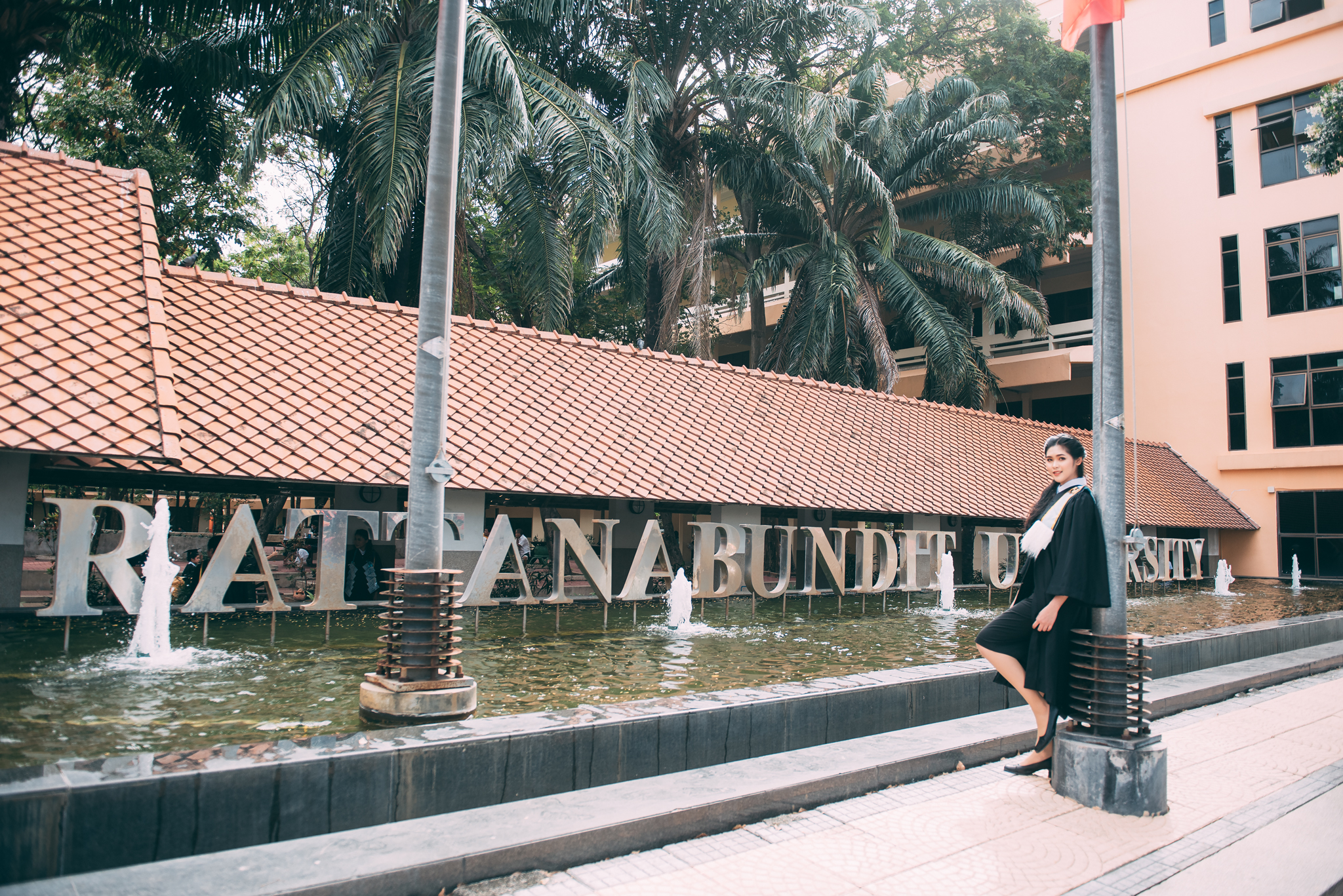 รับถ่ายรูปงานรับปริญญามหาวิทยาลัยรัตนบัณฑิต