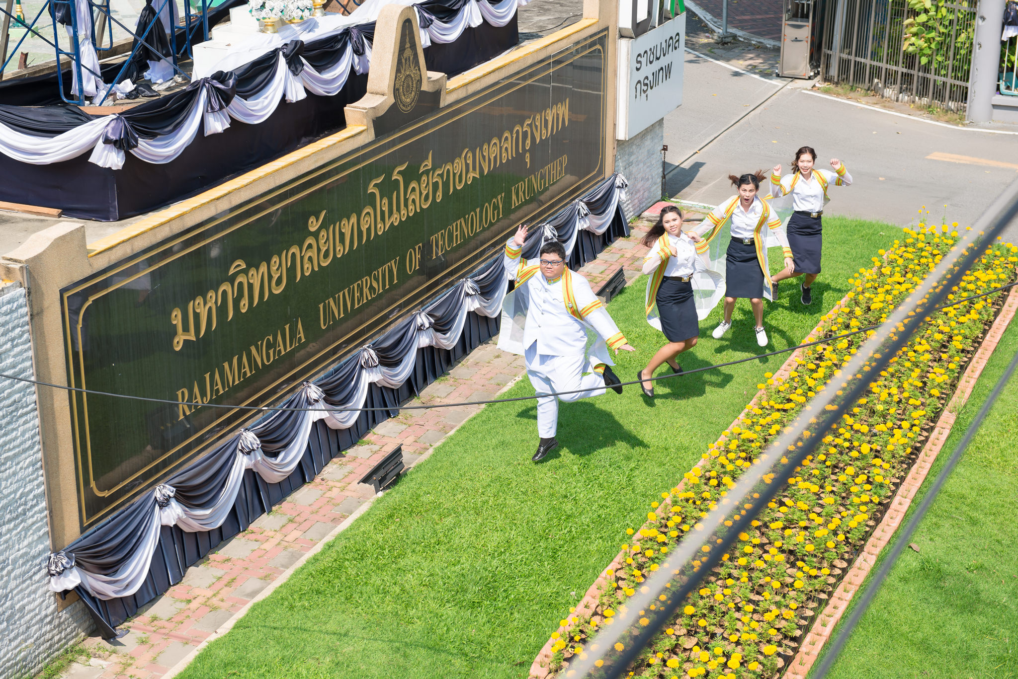 รับถ่ายรูปงานรับปริญญามหาวิทยาลัยราชมงคลกรุงเทพ