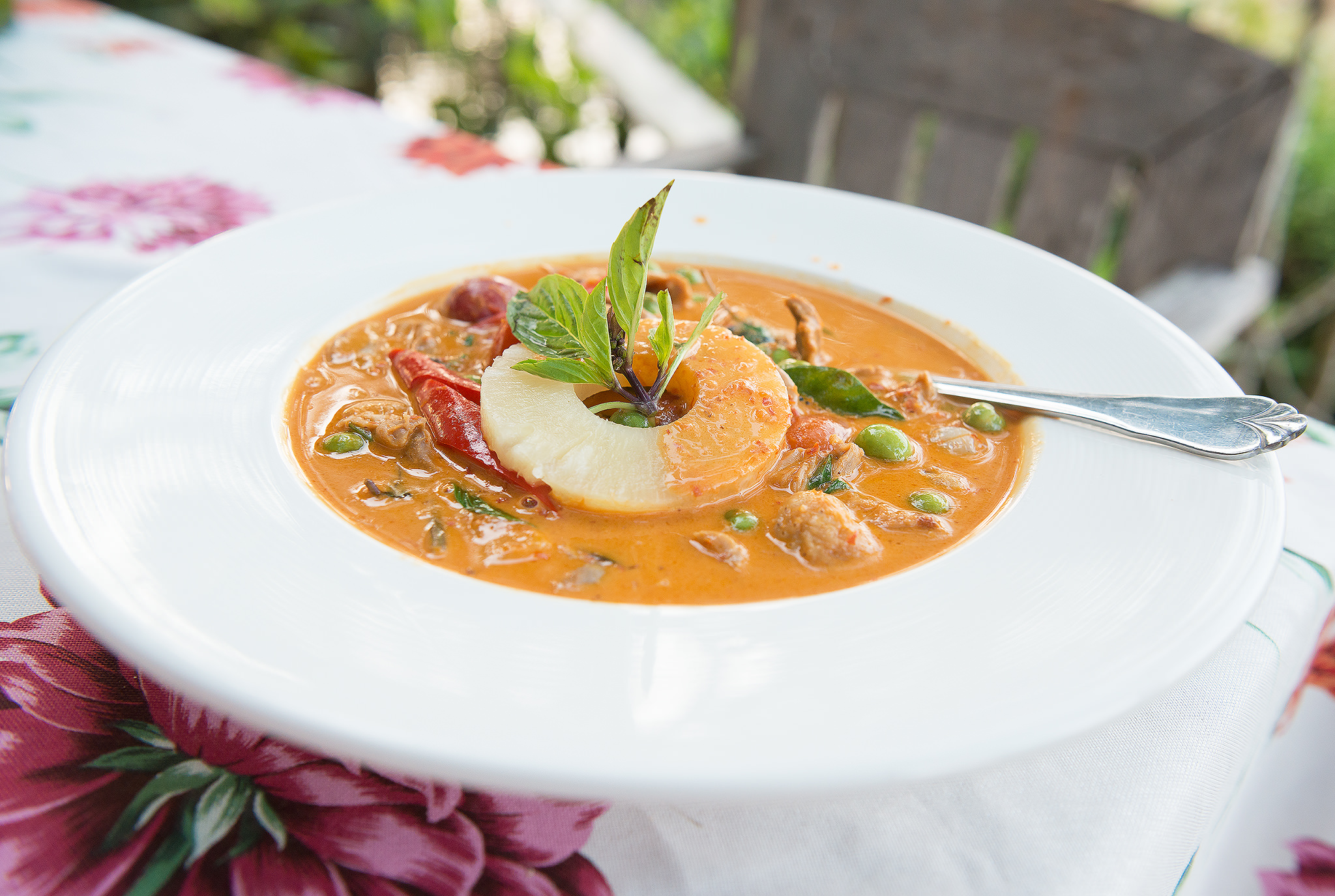 ภาพอาหาร แกงเผ็ดเป็ดย่าง 01